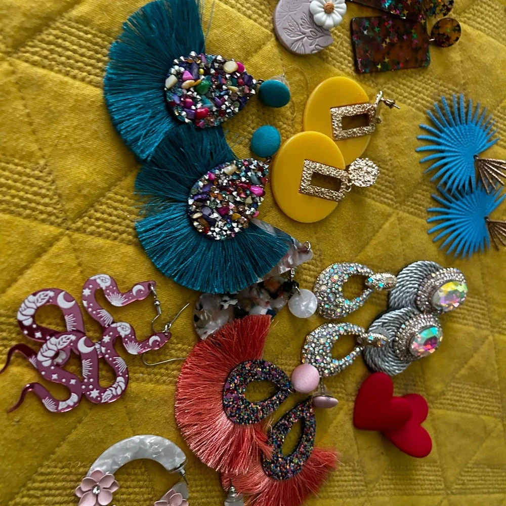 Earring bundle - Picture 2 of 4